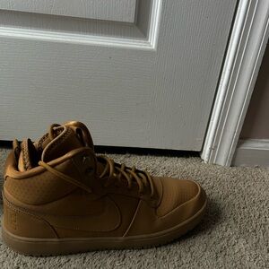 !Selling these amazing shoes!